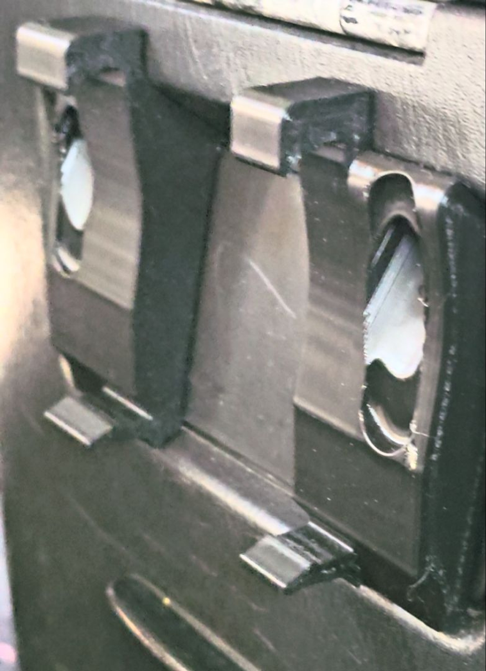 Крепление для подлокотника Nissan Patrol Y61