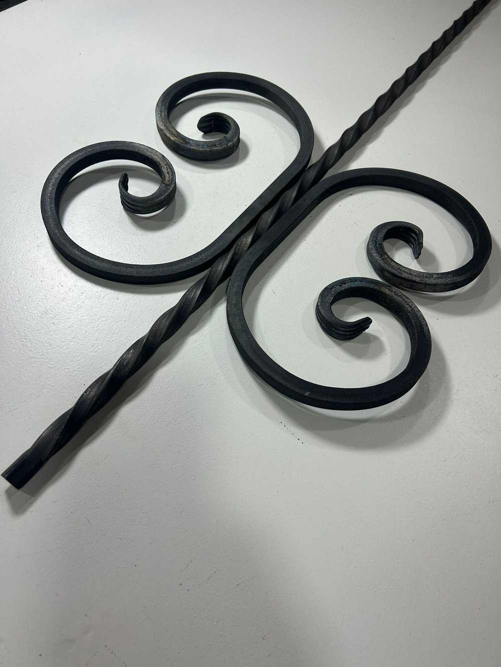 Кованый элемент вензель 150х270мм квадрат полнотелый 12х12мм