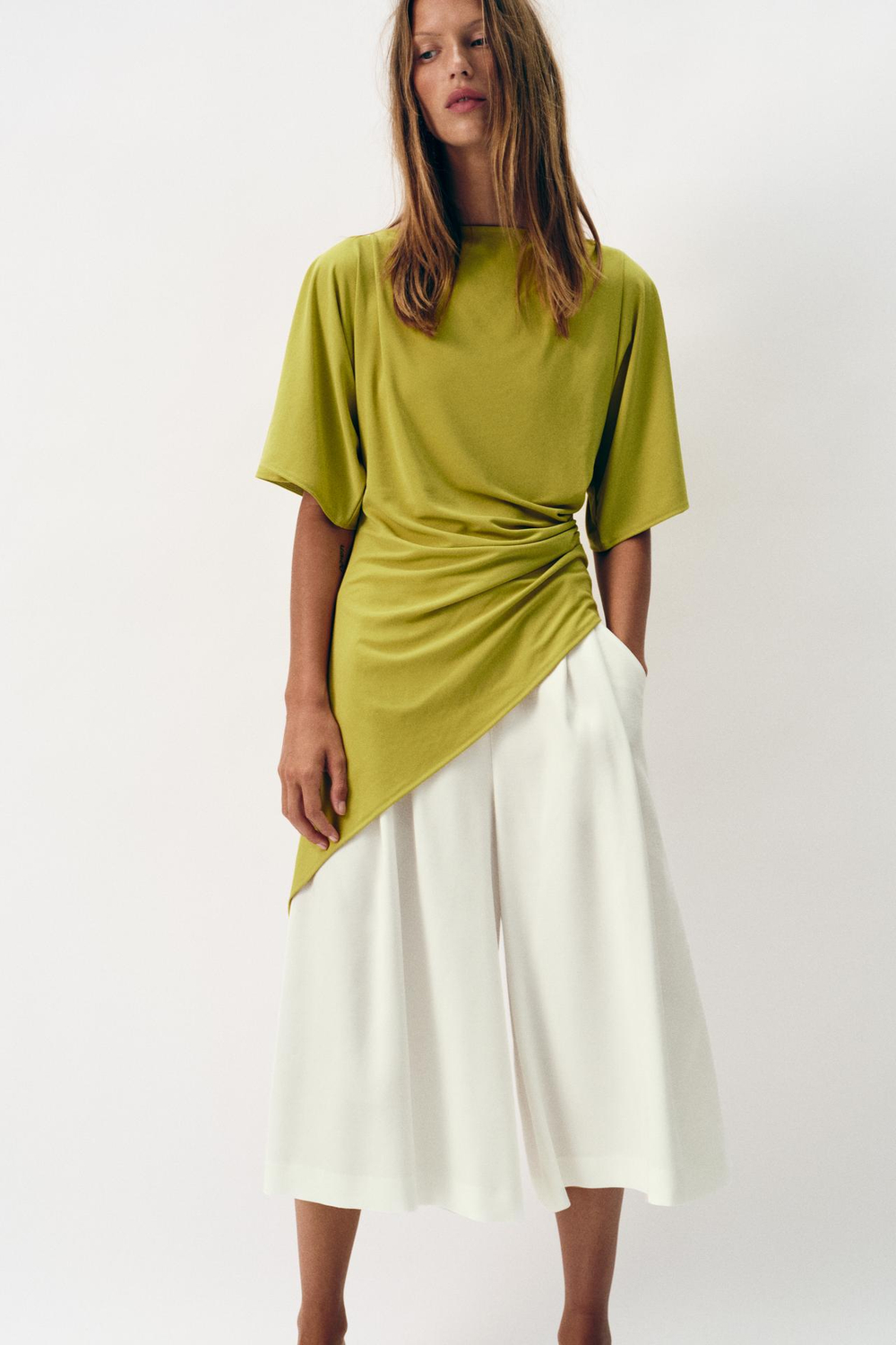 ZARA ТОП АСИММЕТРИЧНОГО КРОЯ СО СБОРКАМИ, ЛАЙМОВЫЙ