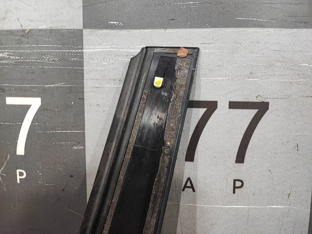 Накладка двери задняя правая RAV4 (XA40) Б/У Оригинал 75075410