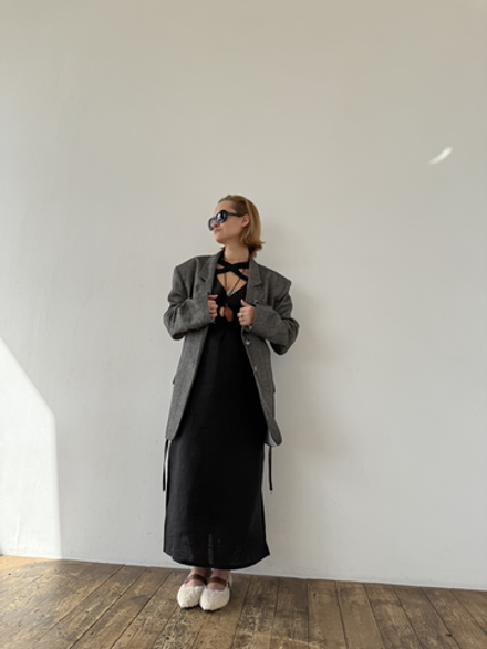 Льняное черное платье на лентах миди