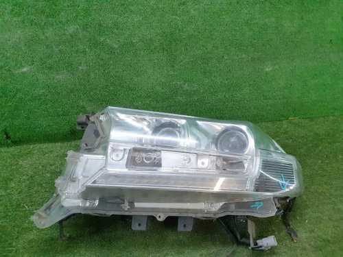 Битая Фара левая Toyota Land Cruiser 200 (2015-2021) LED