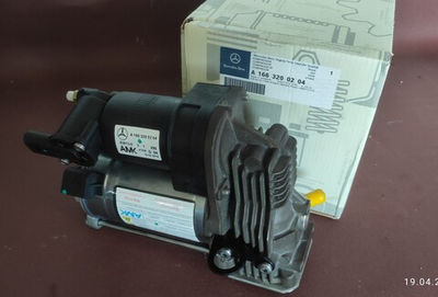 Компрессор пневмоподвески W166 "Как новый"