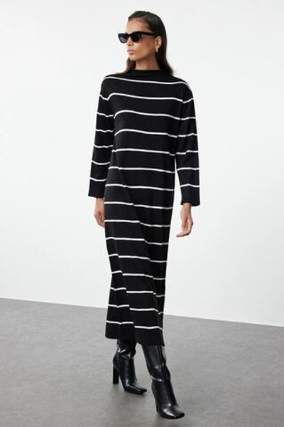 Розово-сухое трикотажное платье в полоску с воротником-стойкой TCTAW25EB00033