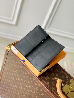 Louis Vuitton Brazza Wallet