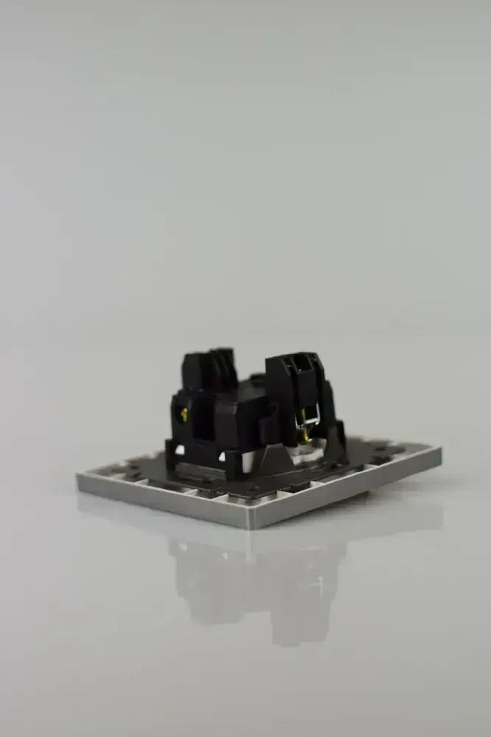 Выключатель одноклавишный серый