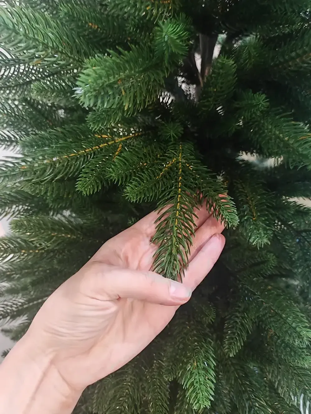 Узкая ель искусственная «Веста» (Литая хвоя) от 1,5 м до 3 м