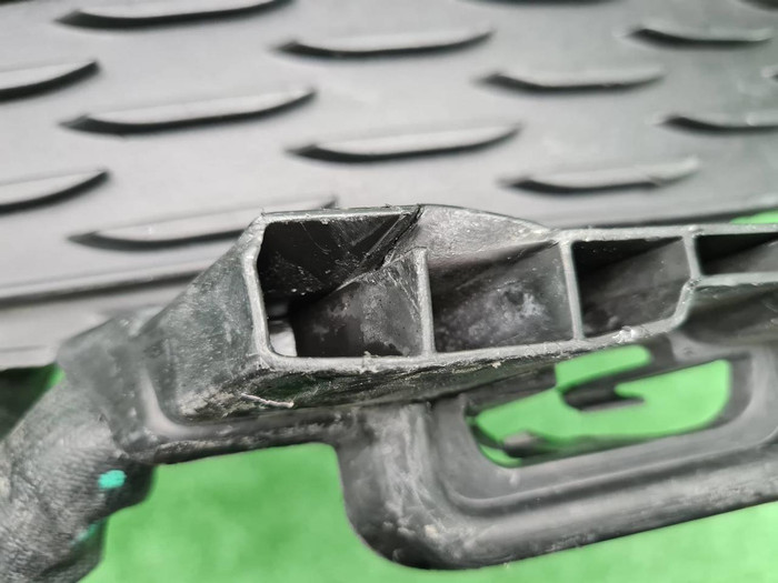 Решетка перед. бампера Mercedes GLC X253 19-22 AMG