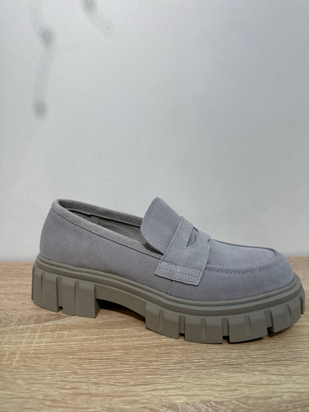 Лоферы из натуральной замши