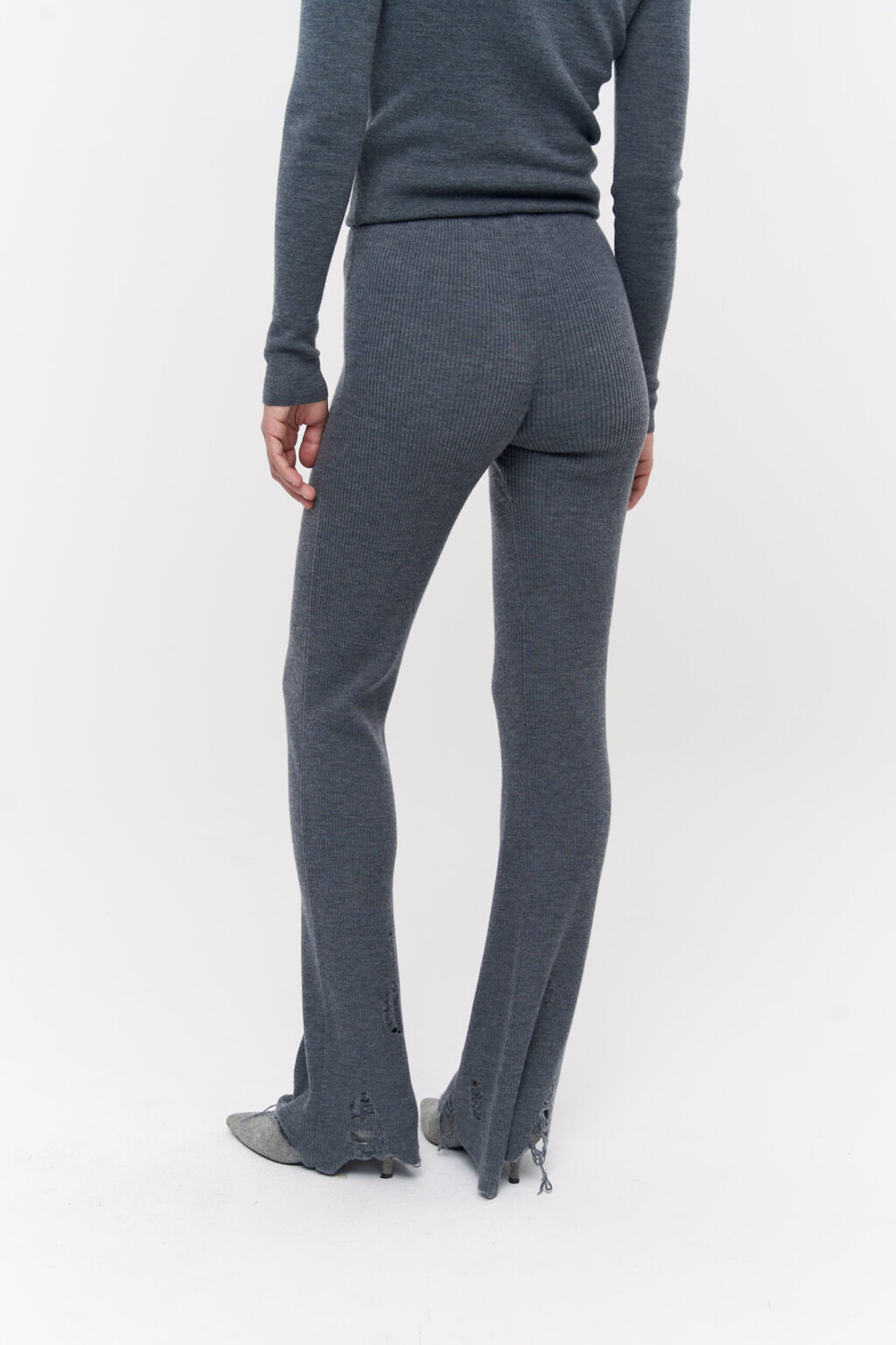 Брюки с рваным краем