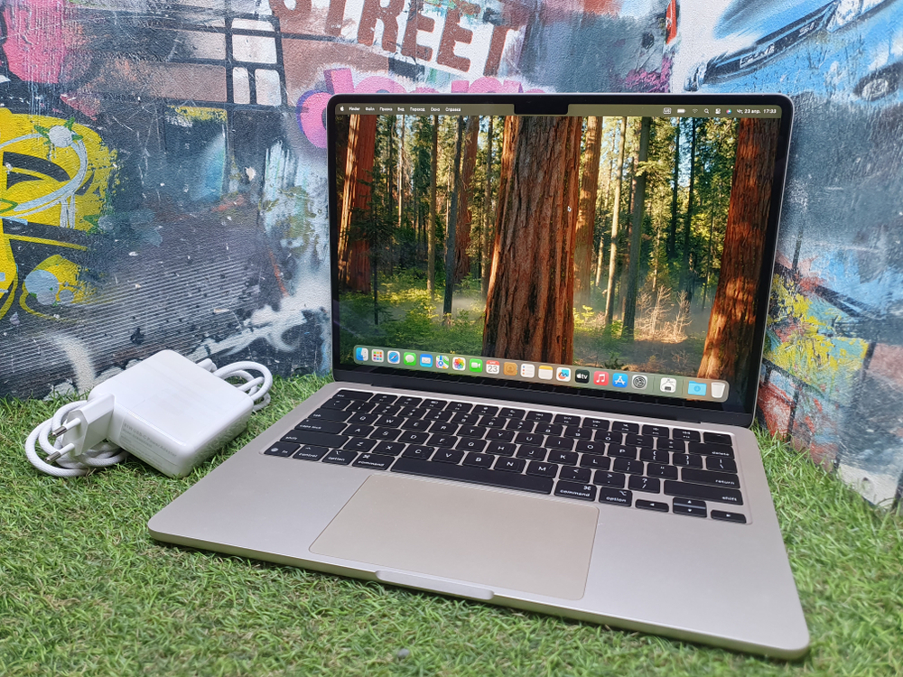 Apple MacBook Air 13.6", M4, 16ГБ 256ГБ 18 циклов
