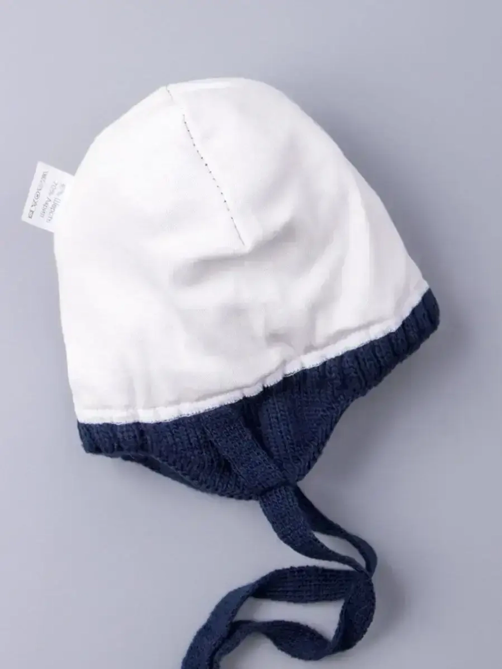 Шапка вязаная демисезонная на завязках для детей