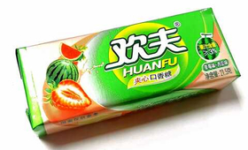 Жевательная резинка Huanfu с начинкой арбуз клубника 21,5гр