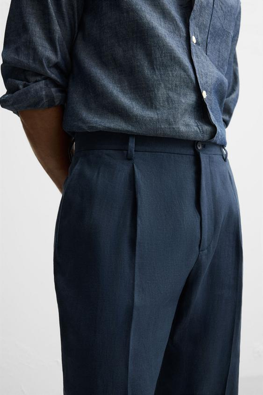 ZARA БРЮКИ ИЗ 100% ЛЬНА С ЗАЩИПАМИ, МОРСКОЙ ТЕМНО-СИНИЙ