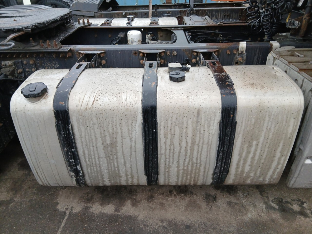 Бак топливный 610L