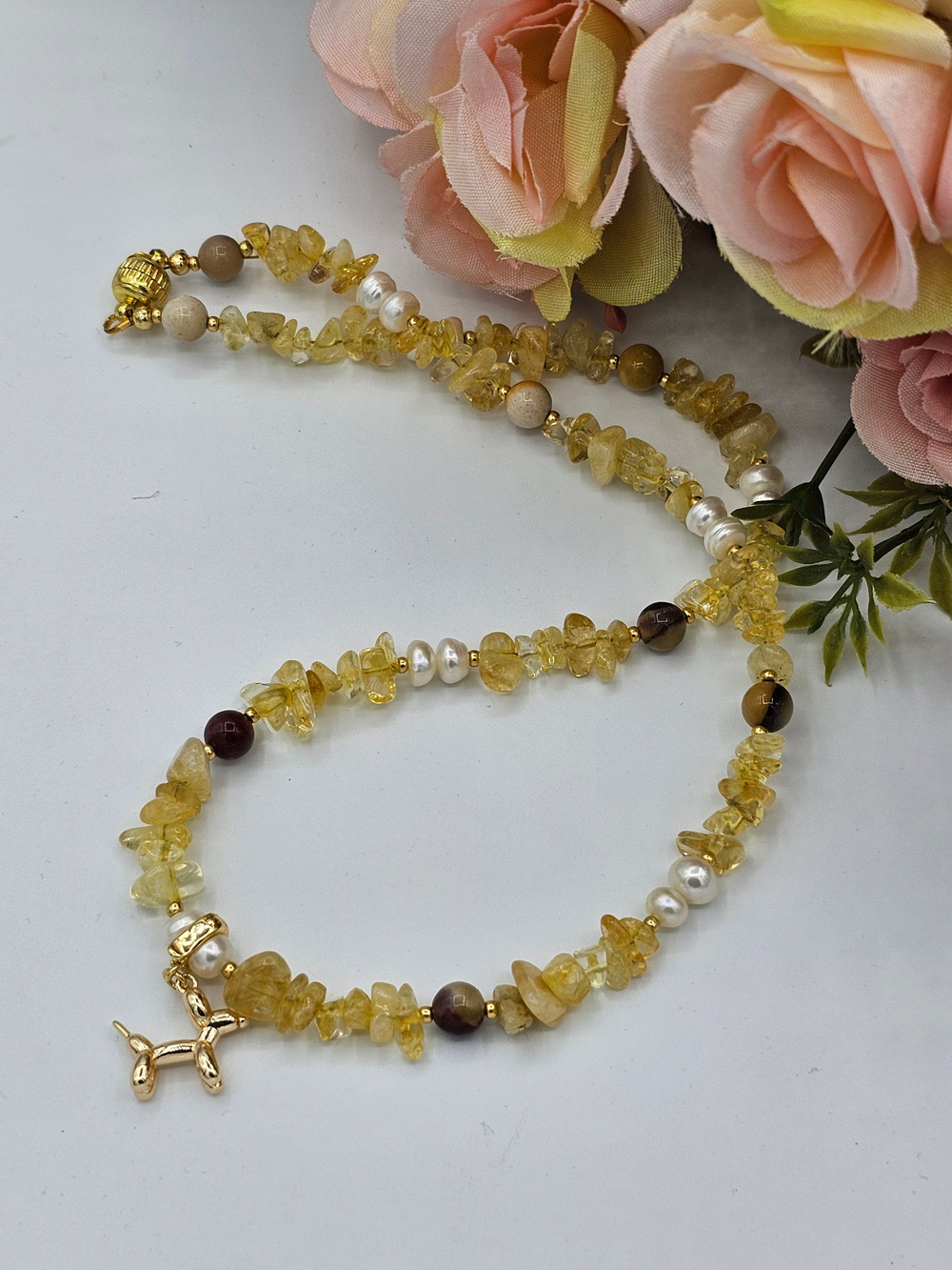 Колье ручной работы из натурального цитрина, яшмы и культивируемого жемчуга "Солнечный пес"