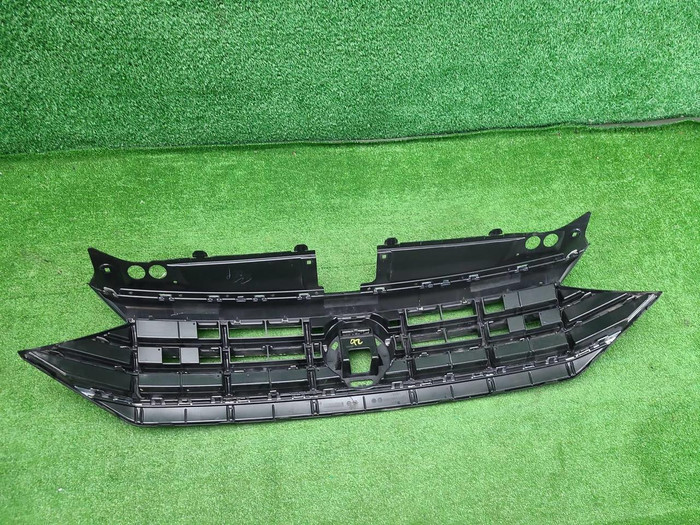 Решетка радиатора VW Jetta 7 (2018-2021)