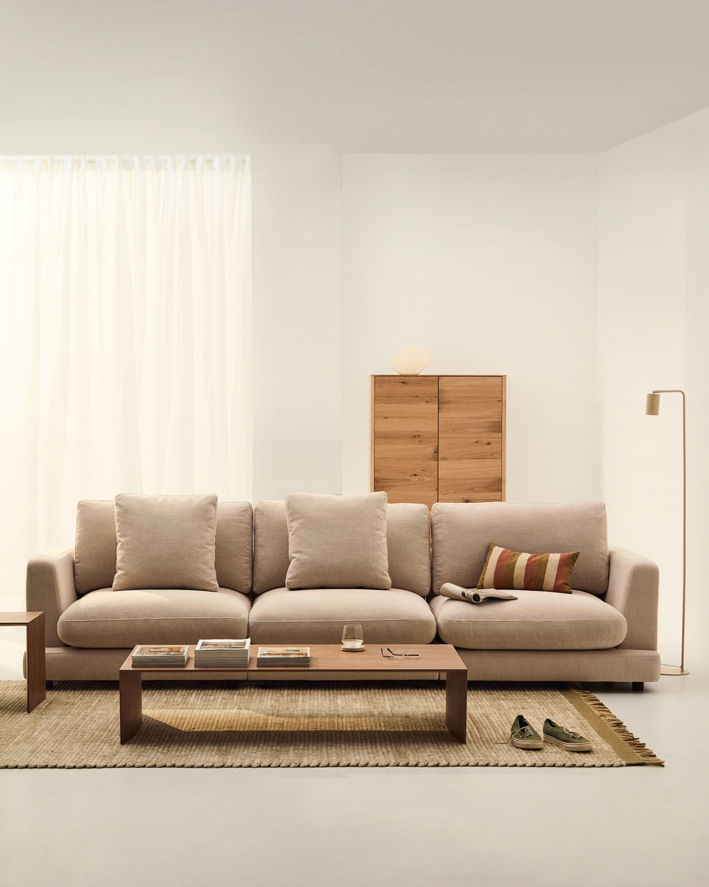 Диван Gala 4-местный из бежевого шенилла