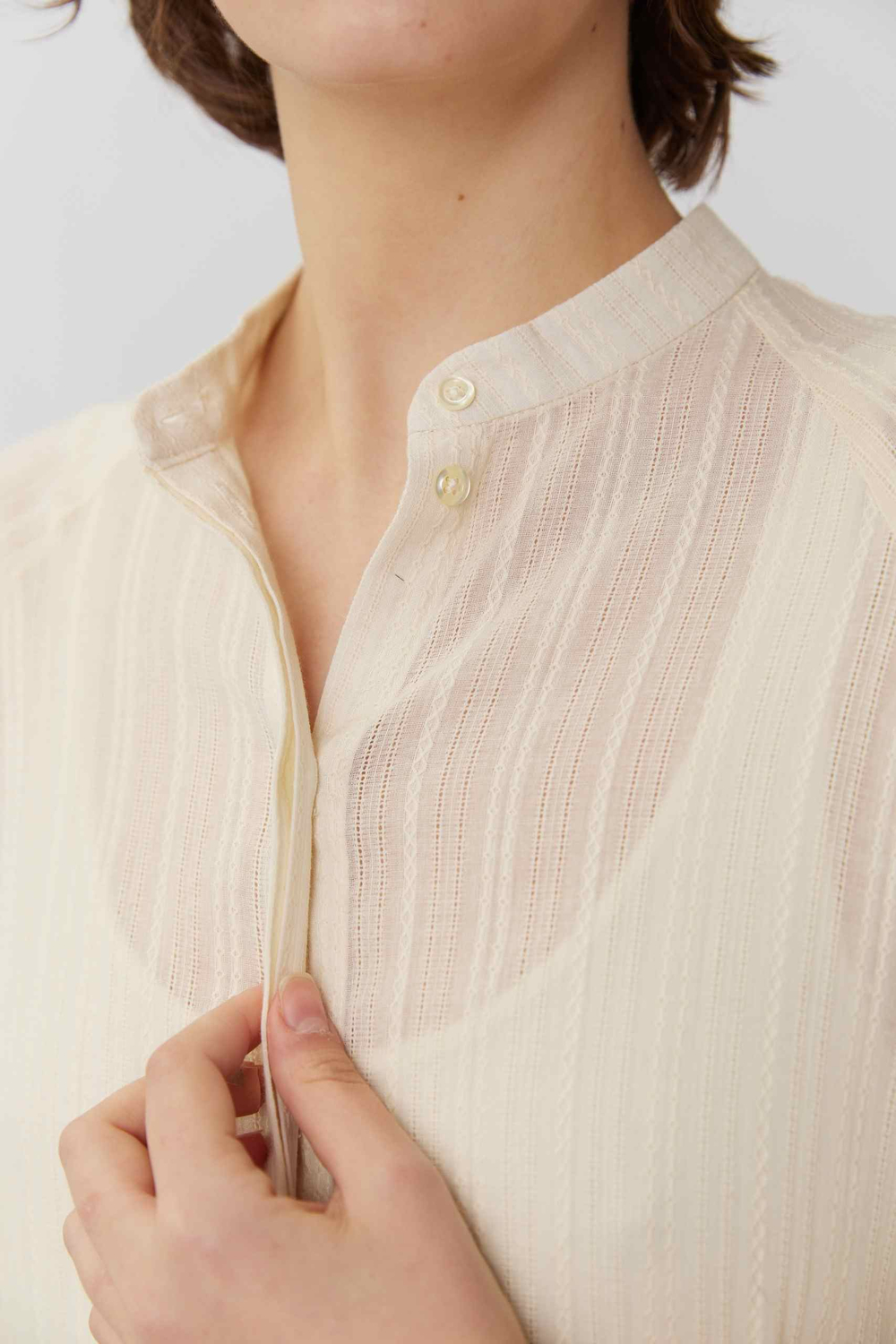 Рубашка покроя реглан из молочного шитья