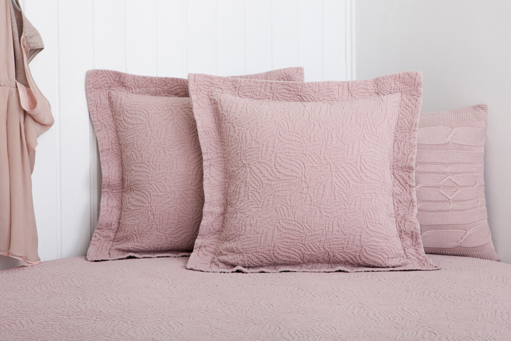 Наволочка декоративная 47х47 Luxberry Каменный цветок ягодный сорбет Португалия