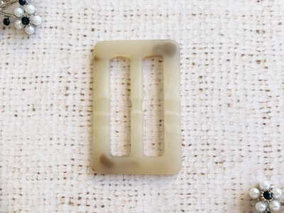 Пряжка, ш. 3,7 см.