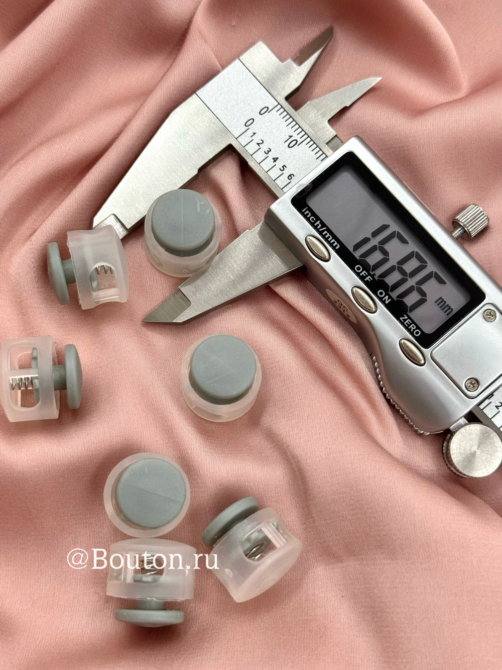 Фиксаторы шнура для одежды пластиковые серые