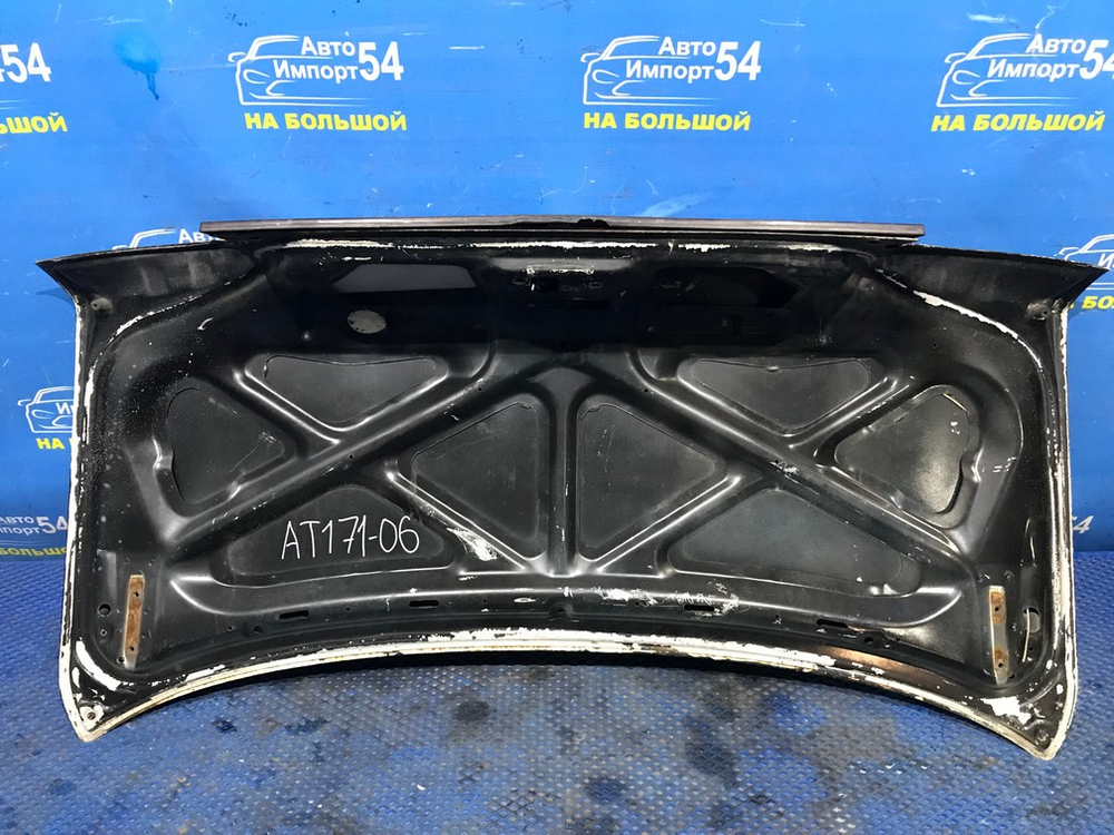 Крышка багажника TOYOTA CARINA 1990