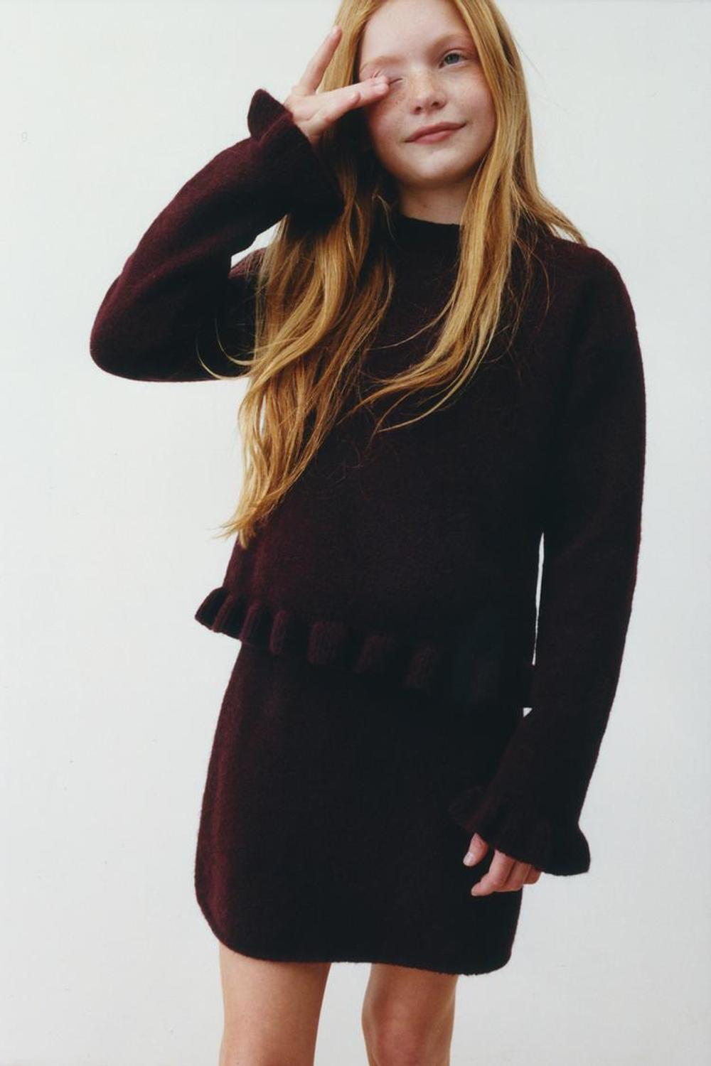 ZARA ВЯЗАНЫЙ ДЖЕМПЕР С ВОЛАНАМИ, ВИННЫЙ