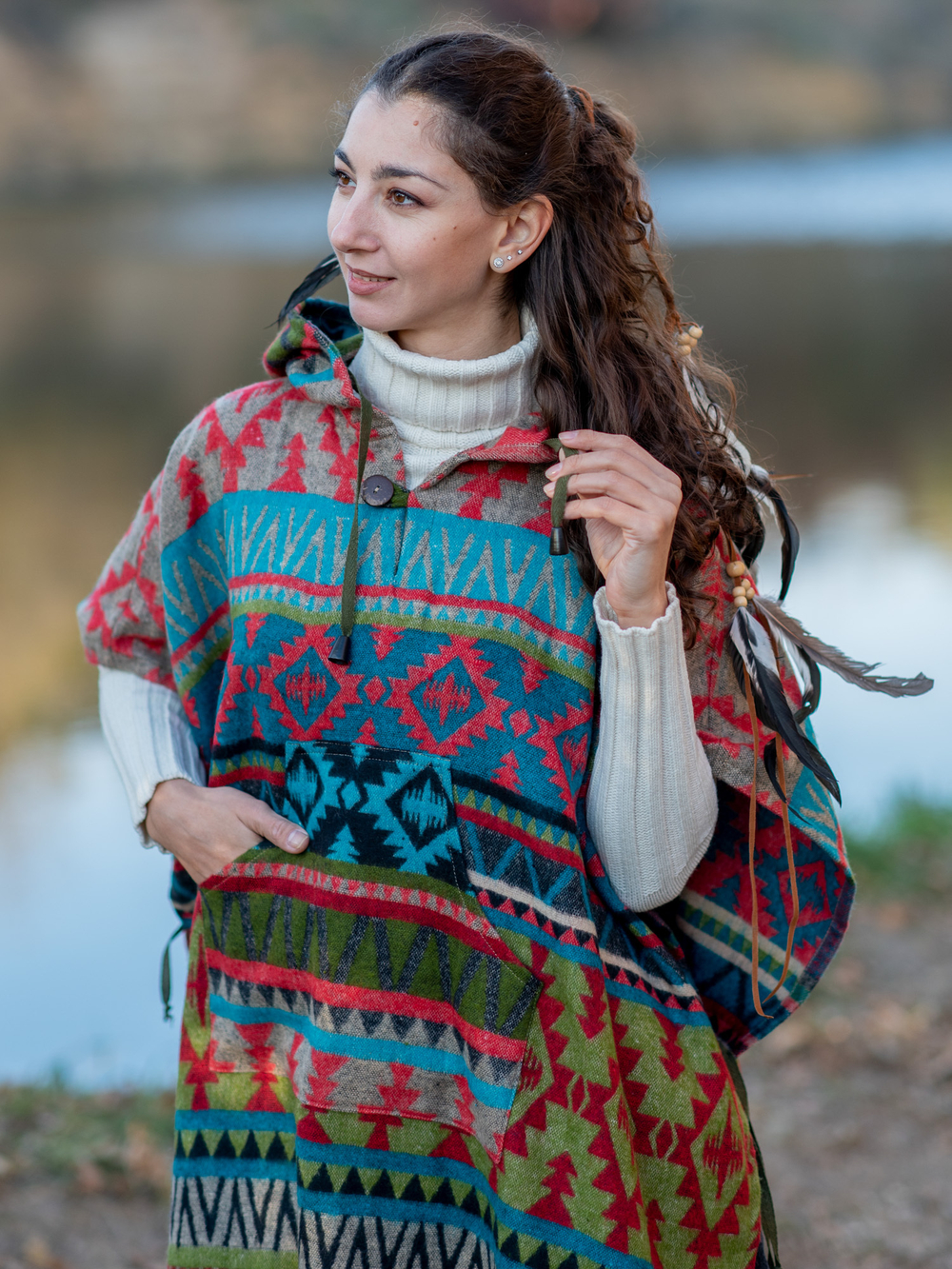 Пончо шерстяное с орнаментом