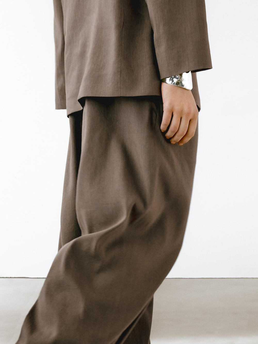 Massimo Dutti Брюки прямого кроя из смесового льна с защипами, хаки