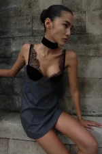 Платье в длине мини с бархатным бюстье, Серое