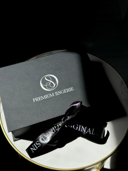 Подарочная коробка