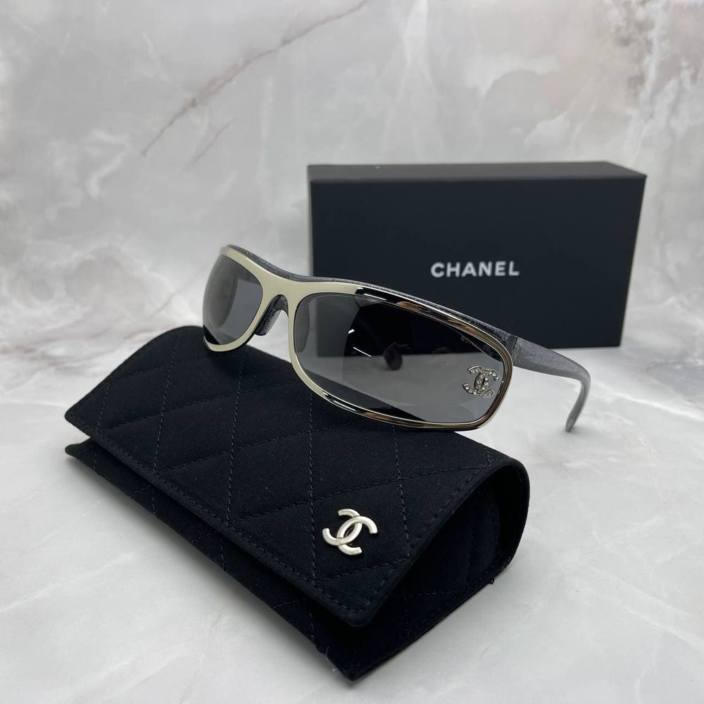 Солнцезащитные очки CHANEL