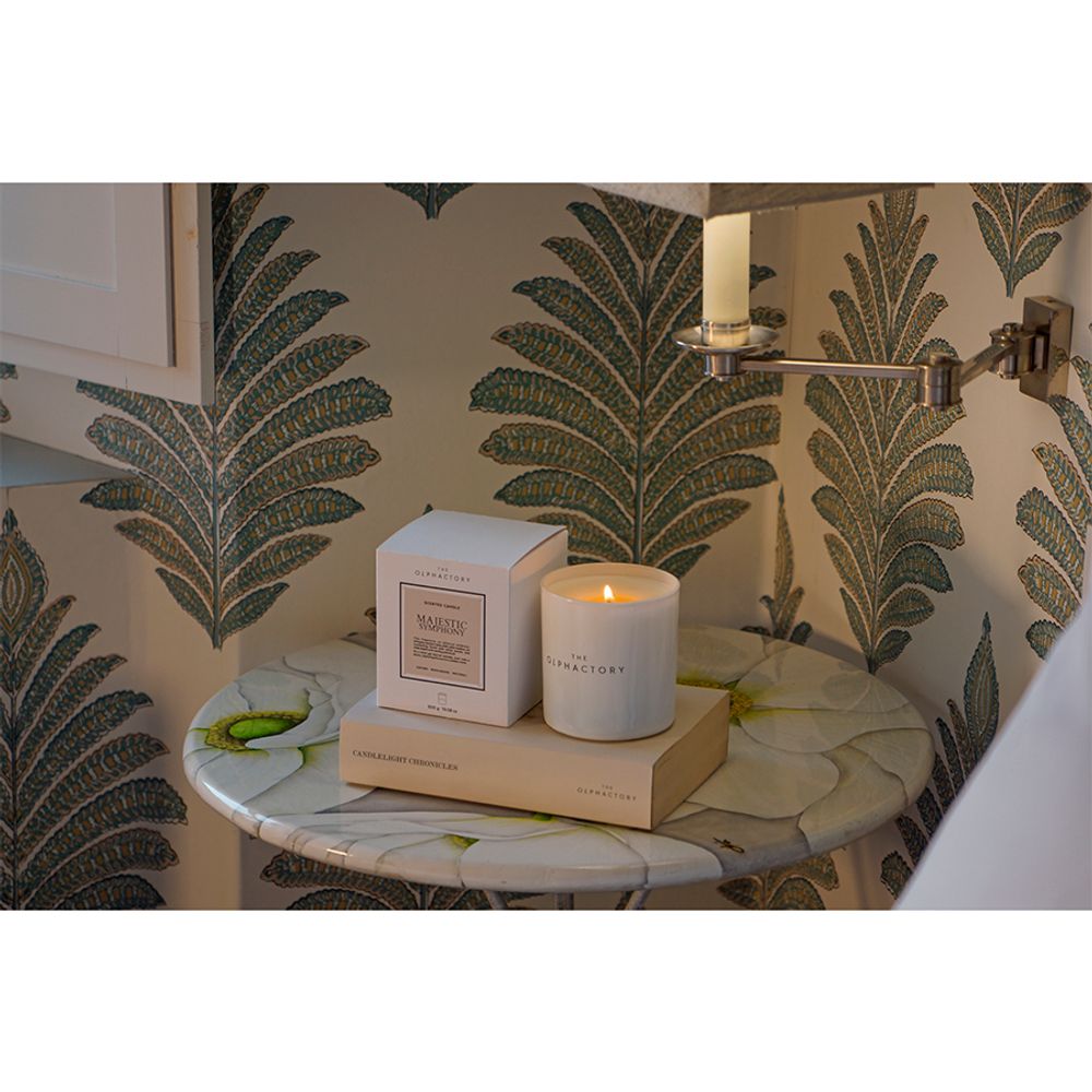 Свеча ароматическая The Olphactory, White Insignia, Majestic Symphony, 60 ч