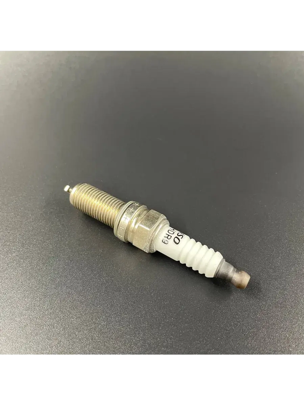 Cвеча XU22HDR9 (1643 LKR7E)