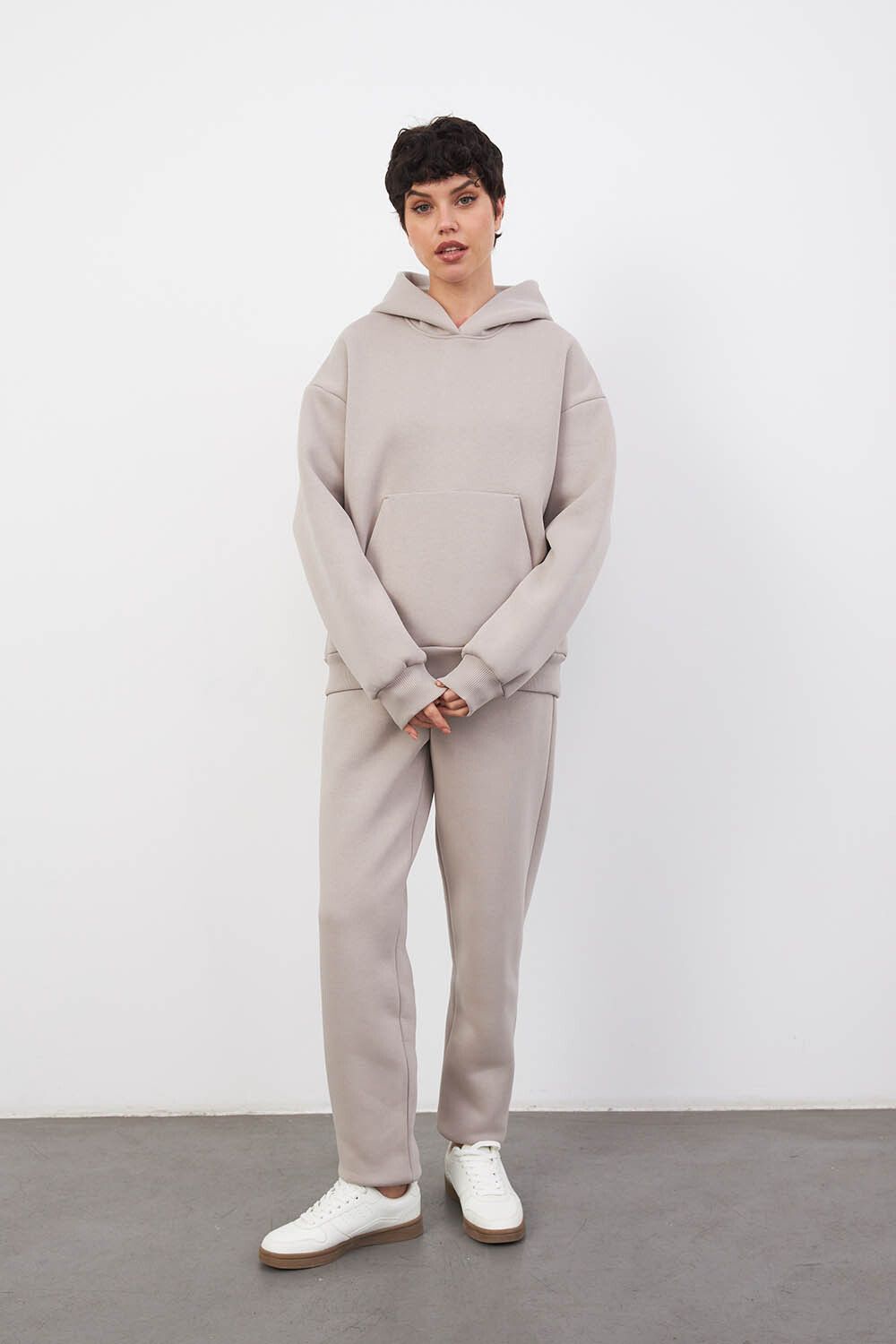 Утепленное худи свободного кроя цвета туман