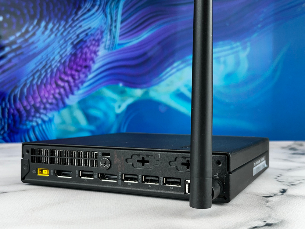 Lenovo Мини-ПК ThinkCentre M720Q с антенной Intel Core i5-8500T Intel HD Graphics 630, Windows 10 Pro, черный