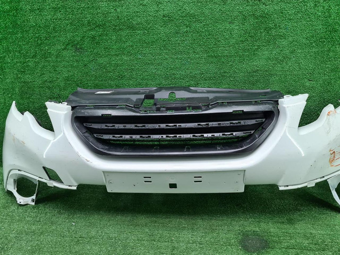 Бампер передний Peugeot 2008 (2013-2016)