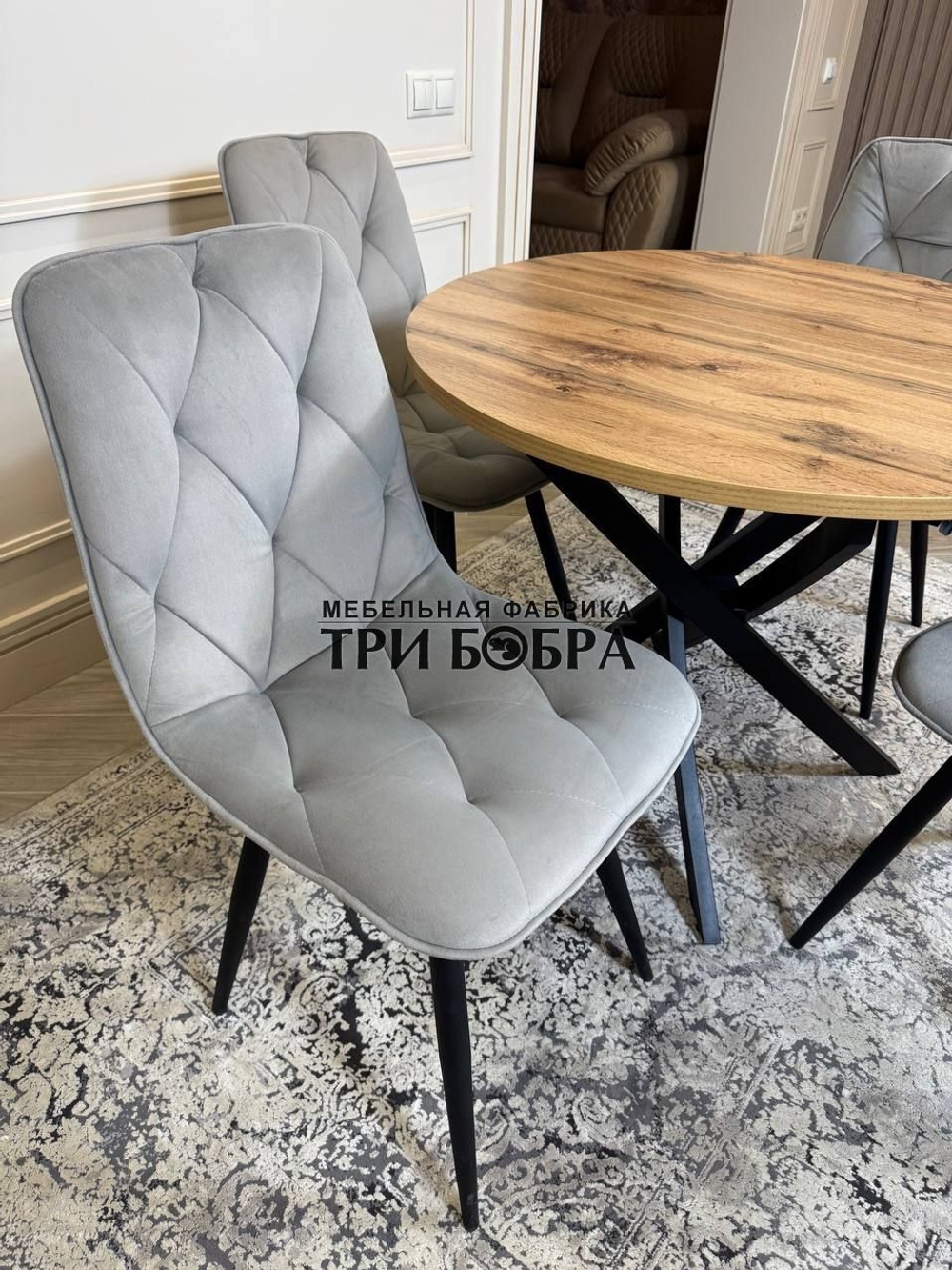 Круглый раздвижной стол "Лофт", дуб вотан и стулья "Ральф" серый