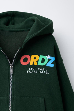 ZARA ТОЛСТОВКА НА МОЛНИИ С НАДПИСЬЮ, ЗЕЛЕНЫЙ