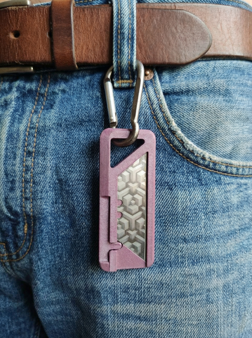 Нож для сменных трапециевидных лезвий.