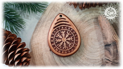 Оберег-слеза "Шлем ужаса" из кедра