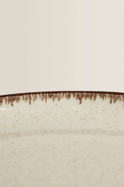 ZARA HOME ФАРФОРОВАЯ ОБЕДЕННАЯ ТАРЕЛКА С ОБОДКОМ ПОД СТАРИНУ, ЭКРЮ