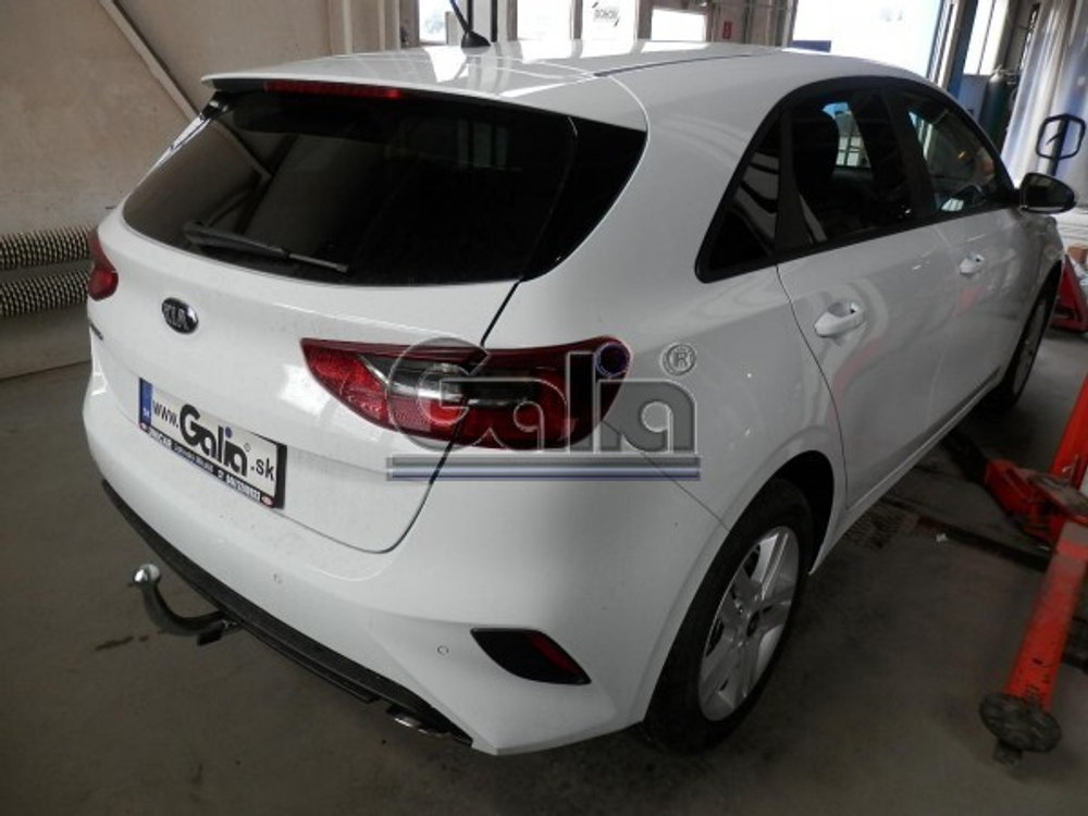 Фаркоп оцинкованный Galia K044C для Kia Ceed хетчбек 5 дверей, только бензин (не дизель) 2018-(паспорт и сертификат в комплекте)(без электрики)