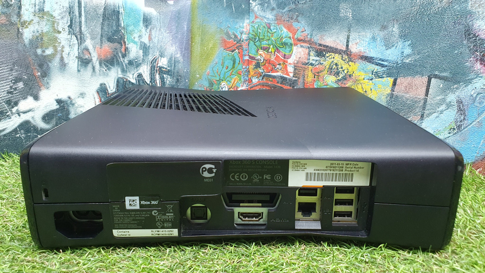 Игровая приставка Microsoft Xbox 360 S 250 ГБ HDD