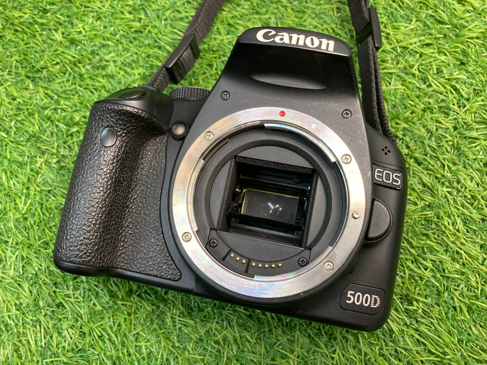 Canon 500D kit 18-55 mm 3.5-5.6 IS 52.000 кадров