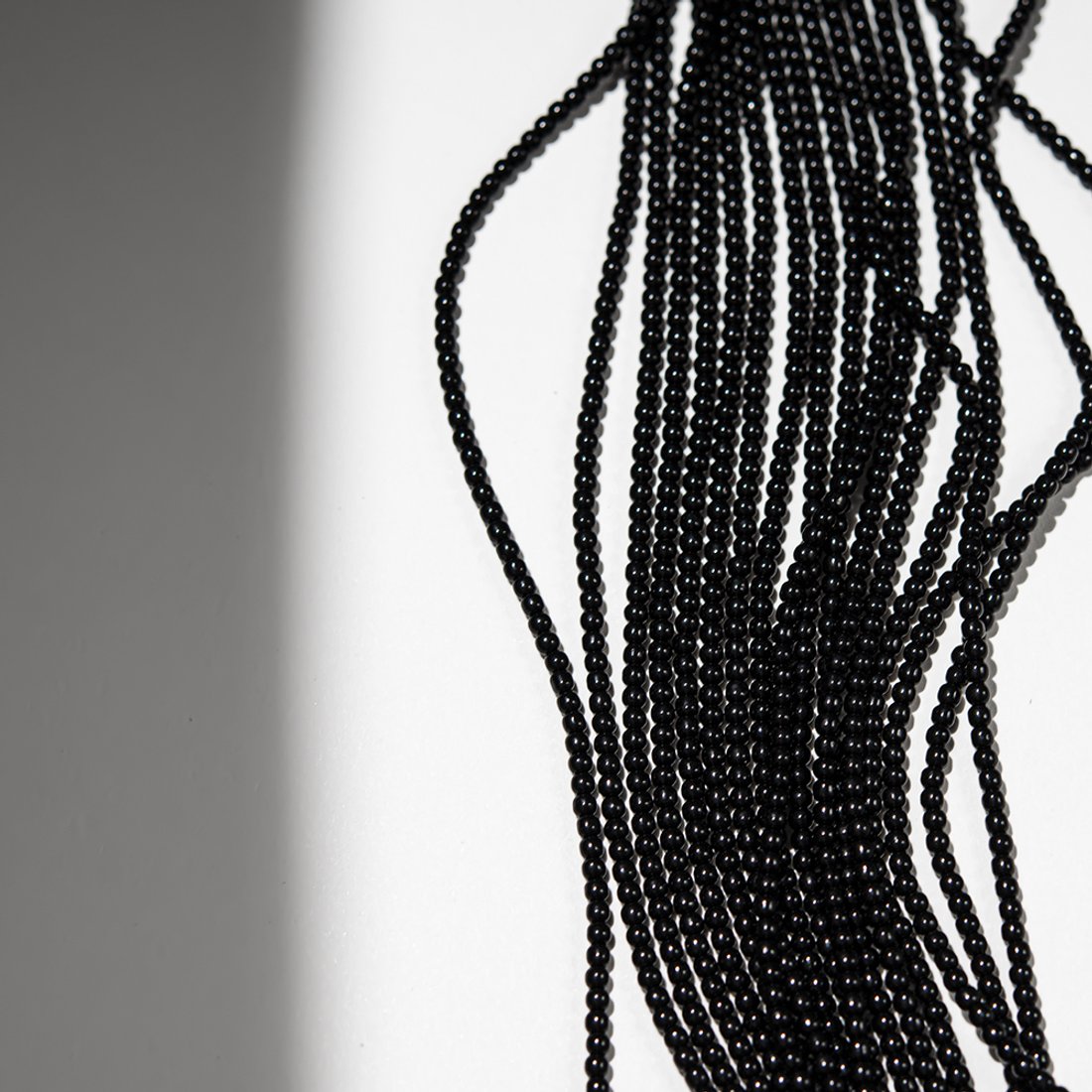 Шпинель синтетическая "Черный агат", 2,3мм, шар