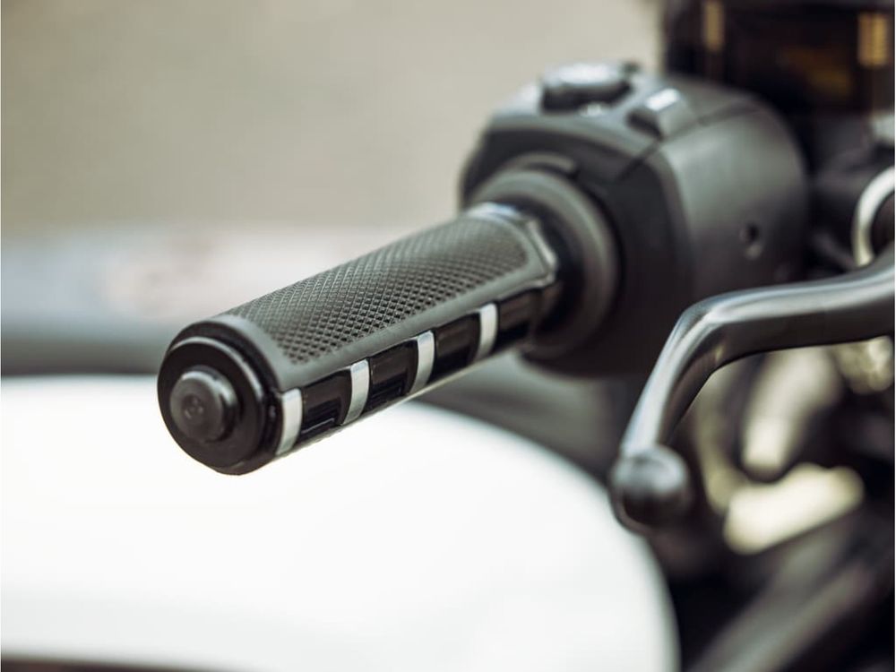 56100462 РУЧКИ РУЛЯ, КОМПЛЕКТ ИЗ 2ШТ