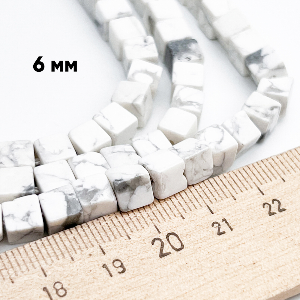 Магнезит бусины, куб, размер около 6 мм, цена за 14-15 шт (1/4 нити)