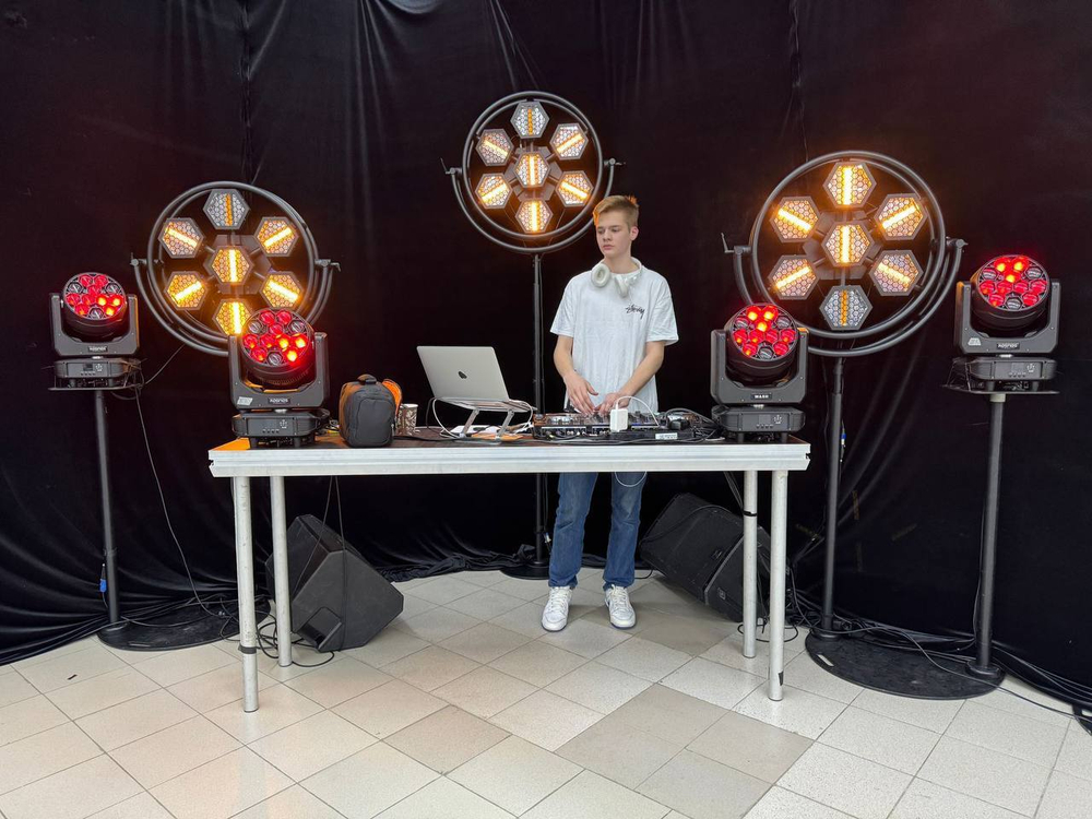 Световой прибор Amixled P1 RETRO LIGHT